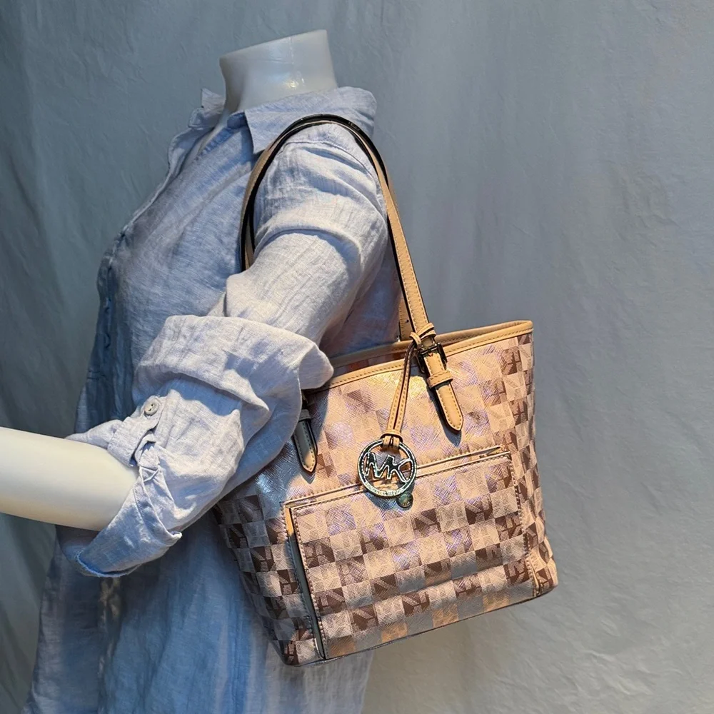 Michael Kors Beige and Pink Geometric Tote - Picture 4 of 15